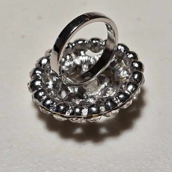 Vintage Rhinestone Round Ring L4 Pre Owned - Picture 2 of 2